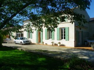 Gîte cosy, sur jardin, terrasse privée, parking au calme en rdc - Gémozac - 0