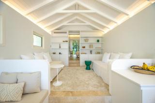Yellow Hut - 9