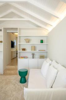 Yellow Hut - 8