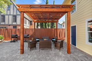 Midtown, Med Center, Dt Home Games Patio Bbq - Houston - 5