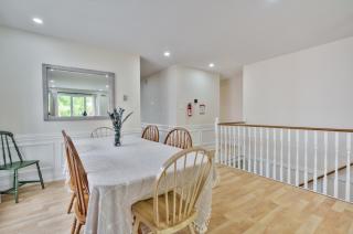 Cozy 5Bdrm Home Games, Parking, Close to Arena - 3