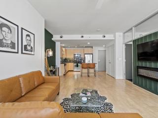 Downtown Dallas High Rise with Free Parking, Gym, Pool, City Views - 9
