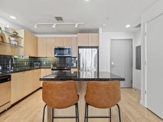 City View Downtown Dallas High Rise Condo with Free Parking, Gym, Pool - 3