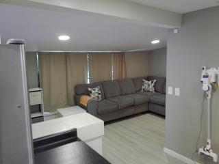 King Bed Creekfront Retreat in Jacksonville - 8