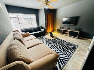 Grey Villa on Orion- 1 Bedroom Luxury Apartment - Polokwane - 6
