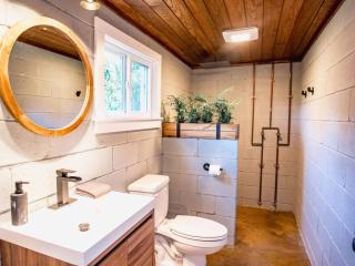 Olde Village Loft - Unique Park Circle Experience - 5