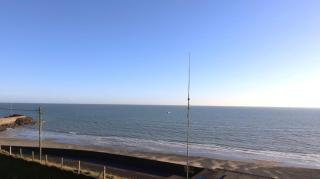 Beachside - Stunning sea view townhouse across the road from the beach - 9