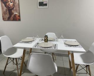 Warm, Homely Apartment - 5min Away Menlyn Main - 3