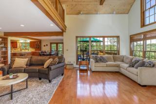 Lake Views! Hot Tub! Family & Pet Friendly! - Galena - 4