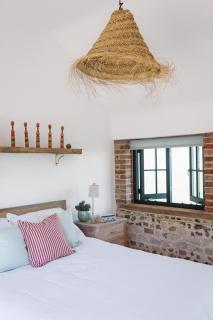 Luxury converted thatched barn near Chichester - Earnley - 3