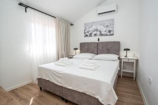 Villa Kamia with private heated pool and electric vehicle adapter - Zubovići - 8