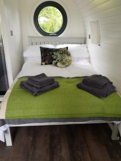 Orielton Fach Farm - Cosy rural lodge in beautiful surroundings - 8