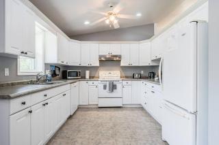 Huron retreat, near beach & pet friendly - 1