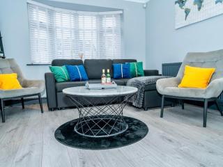 Premium Luxury Stay - Modern with Jetted Tub & Garden - Foleshill - 9