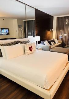 Luxe Condobalcony Access No Resort Free Parking - 5