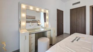 Vera Residence Stylish 2-Bedroom Stay - Abu Dhabi - 9