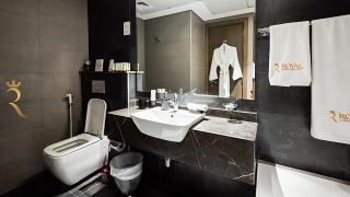 Vera Residence Stylish 2-Bedroom Stay - Abu Dhabi - 8