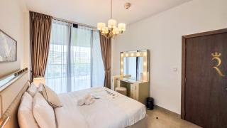 Vera Residence Stylish 2-Bedroom Stay - Abu Dhabi - 6