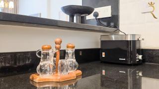 Vera Residence Stylish 2-Bedroom Stay - Abu Dhabi - 1
