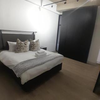 Calm - secure modern loft Sandton - Johannesburg - 4