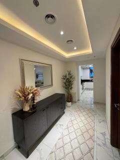 Luxury 2BR Canal front & Burj Khalifa views- High Floor - 8