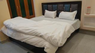 OM Palace Guest House-Fully Air Conditioned - 7