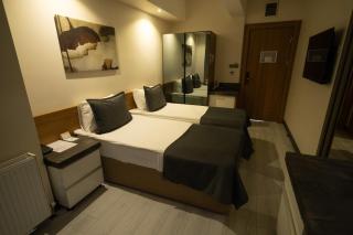 Devin Otel - 4
