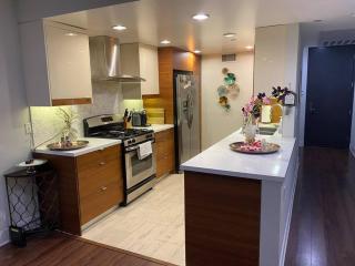 Glendale Americana 2 Bedroom 2 Bathroom Condo - 8