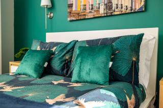 Modern 2-Bed Apartment - Near Train and Town - Parking Available - High Wycombe - 1