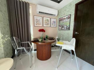 Premium 1BR suite Modern Filipino at BGC w balcony - Manila - 1