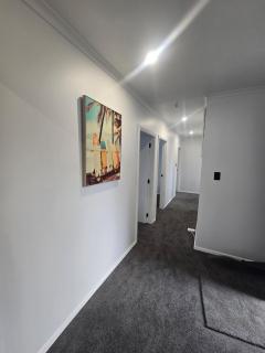Unwind in Comfort and Style - Upper Hutt - 1