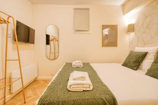 Chic 2BR for 6 Guests in Paris - 2