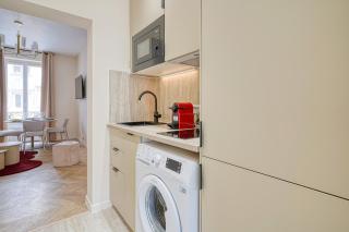 Chic 2BR for 6 Guests in Paris - 1