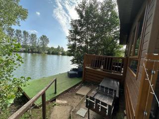 Rudd lake Luxury lakeside lodge with fishing & hot tub@Tattershall - Tattershall - 9