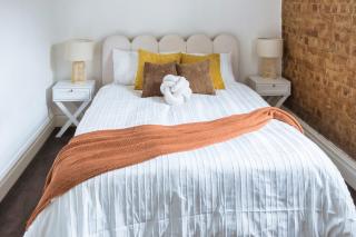 3BR Home Prime Location Redfern - 9