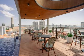 The Scenic Hotel - 8