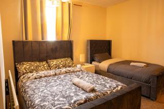 Mansfield House - Sleeps 10, Free Parking, WiFi - Weekly & Monthly Stay Deals! - 4