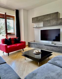 Chic and Comfort in the Center for 6 - 5