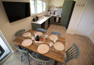 Luxury Chestnut Lodge with Hot Tub and Games Room - 2