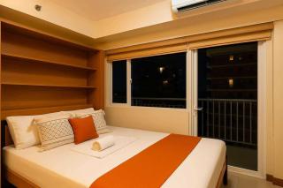 729A Near MOA and Airport PoolView Balcony - Manila - 6