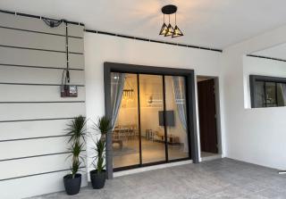2 Storey Terrace 39 night market - 4