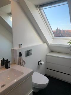 Stylish Two Floor Scandinavian Apartment Central & Cozy - 8