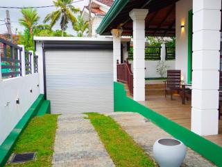 U p WELIGAMA Room 2 - 1