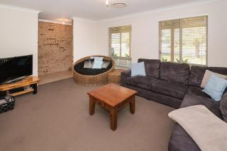 Coastal Soul - 10 min walk to beach, town & cafes - 5