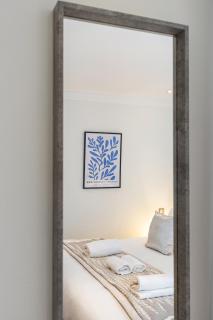 Luxury 1BR Private Patio Hendon - 6