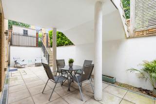 Luxury 1BR Private Patio Hendon - 1