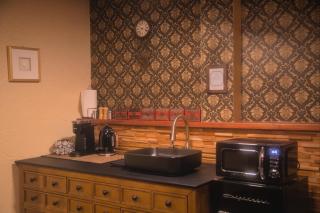 Spacious vintage styled basement apartment - private - 2