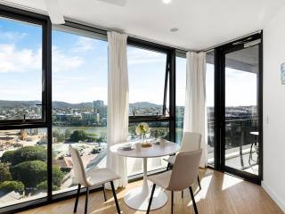Floor to Ceiling River& Mountain View Top Location - Brisbane - 0