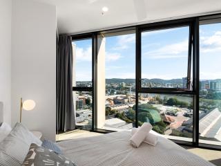 Floor to Ceiling River& Mountain View Top Location - Brisbane - 6