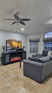 Huge Modern House near UCF - Full Kitchen, Board Games, Pets Allowed - 9